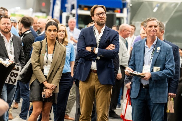 3 people watching the EREF Auction